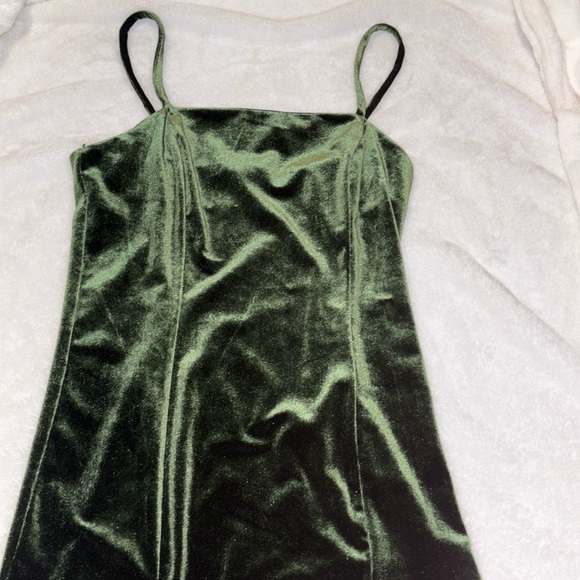 Silky forest green dress - Picture 2 of 5